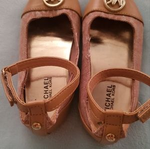 Michael Kors girl flats
